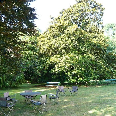 Les Longchamps Bed & Breakfast Neuille Exterior photo