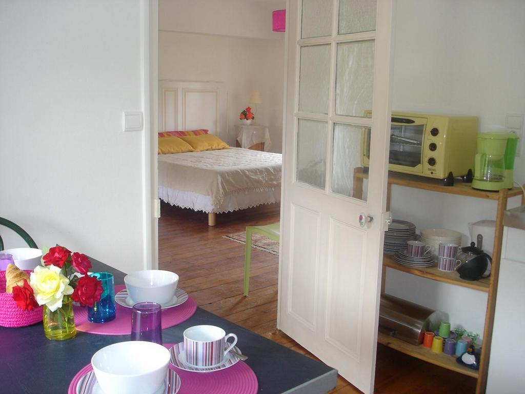 Les Longchamps Bed & Breakfast Neuille Exterior photo