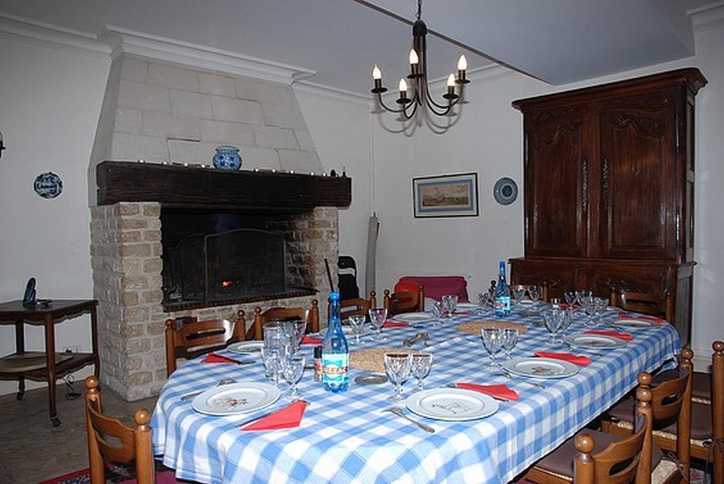 Les Longchamps Bed & Breakfast Neuille Exterior photo