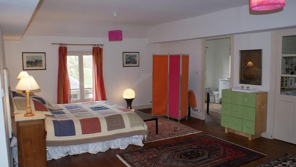 Les Longchamps Bed & Breakfast Neuille Exterior photo